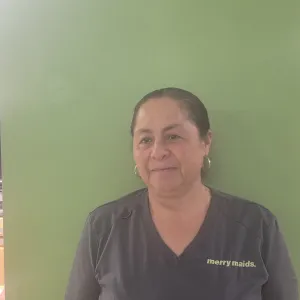 Maria in front of a green wall