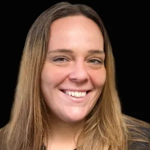 headshot of cynthia