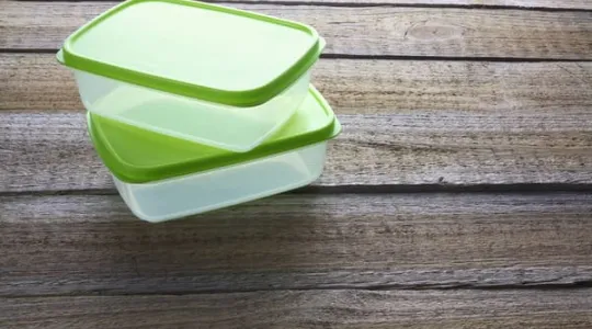 Removing Stains and Odors from PlasticWare