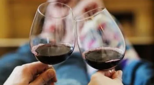 how to clean wine glasses