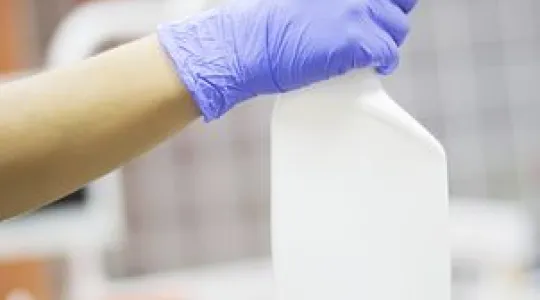 Spray bottle cleaning