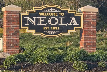 Neola welcome sign